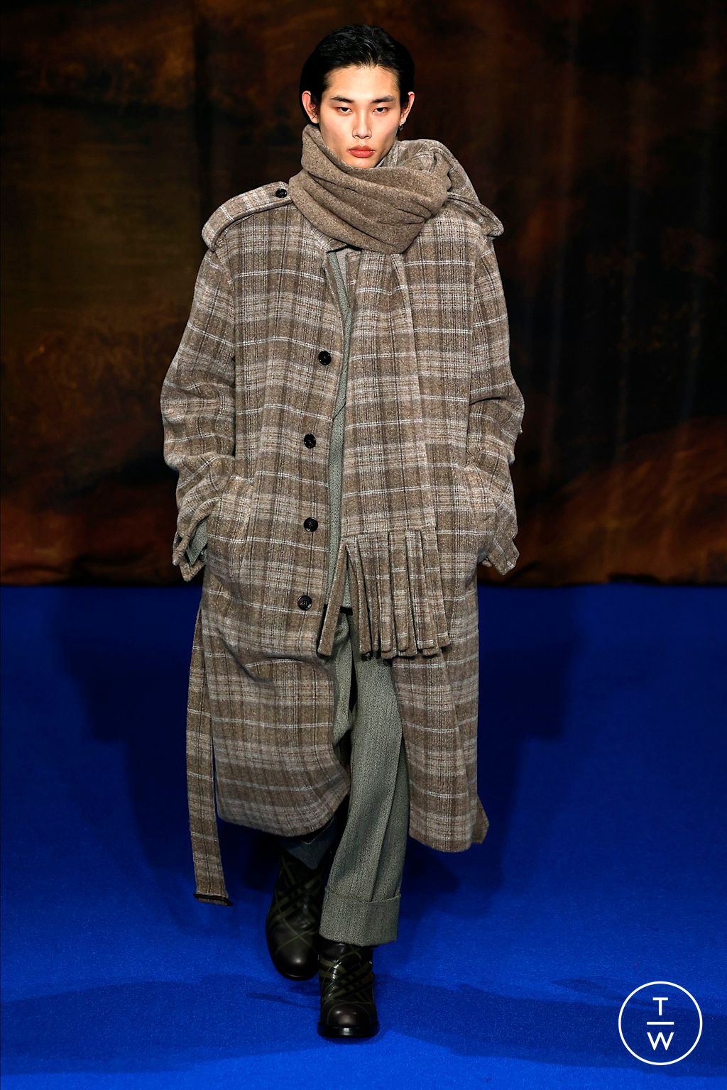 Fashion Week London Fall/Winter 2025 look 5 from the Burberry collection womenswear