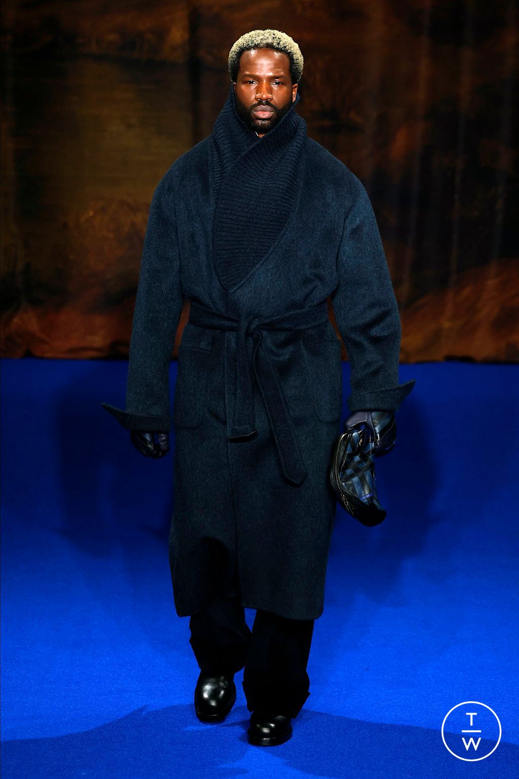 Fashion Week London Fall/Winter 2025 look 16 from the Burberry collection womenswear