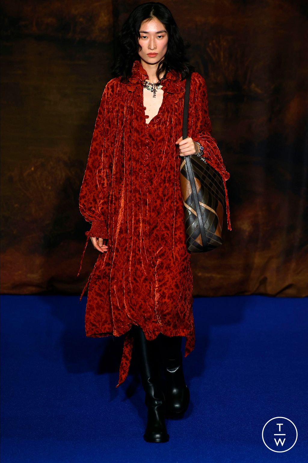 Fashion Week London Fall/Winter 2025 look 25 from the Burberry collection womenswear