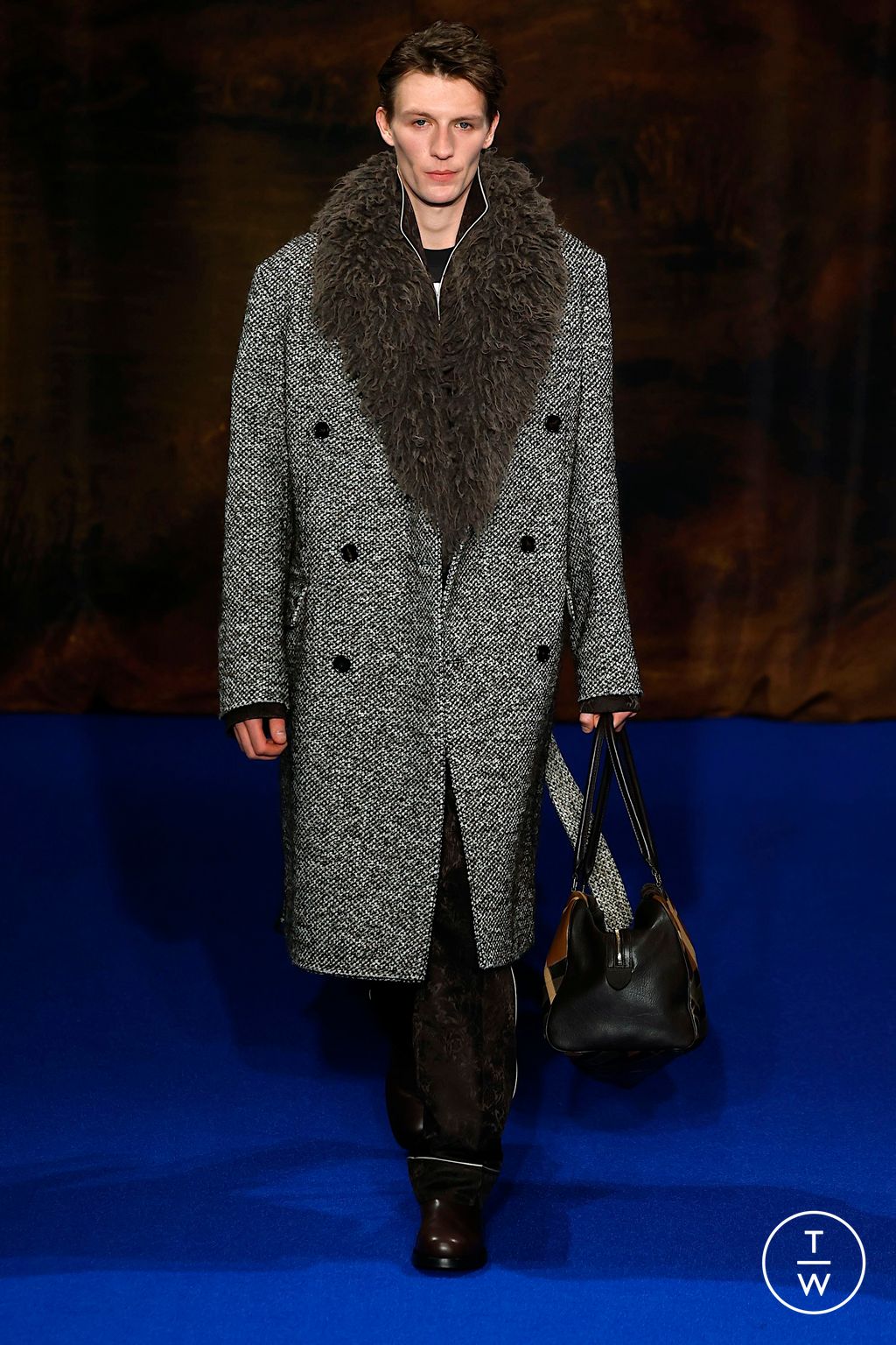 Fashion Week London Fall/Winter 2025 look 26 from the Burberry collection 女装