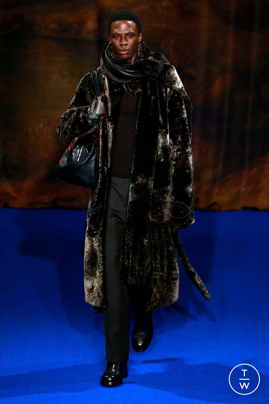 Fashion Week London Fall/Winter 2025 look 28 from the Burberry collection 女装