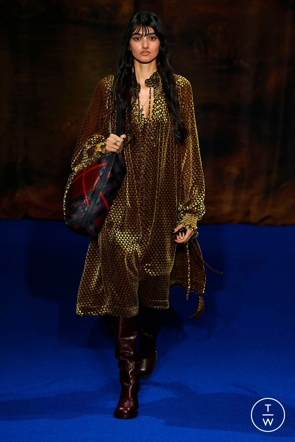 Fashion Week London Fall/Winter 2025 look 30 from the Burberry collection womenswear