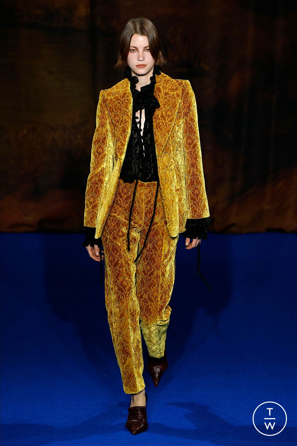 Fashion Week London Fall/Winter 2025 look 32 from the Burberry collection 女装