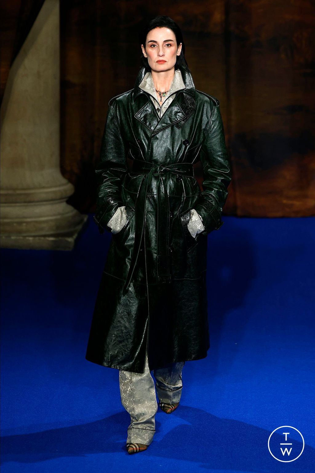 Fashion Week London Fall/Winter 2025 look 42 from the Burberry collection womenswear