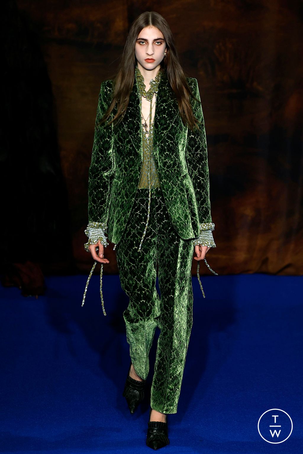 Fashion Week London Fall/Winter 2025 look 43 from the Burberry collection 女装