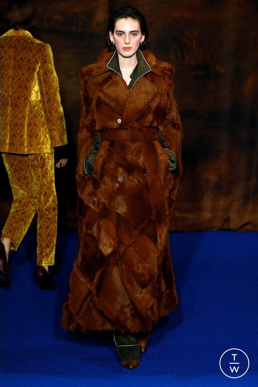 Fashion Week London Fall/Winter 2025 look 44 from the Burberry collection 女装