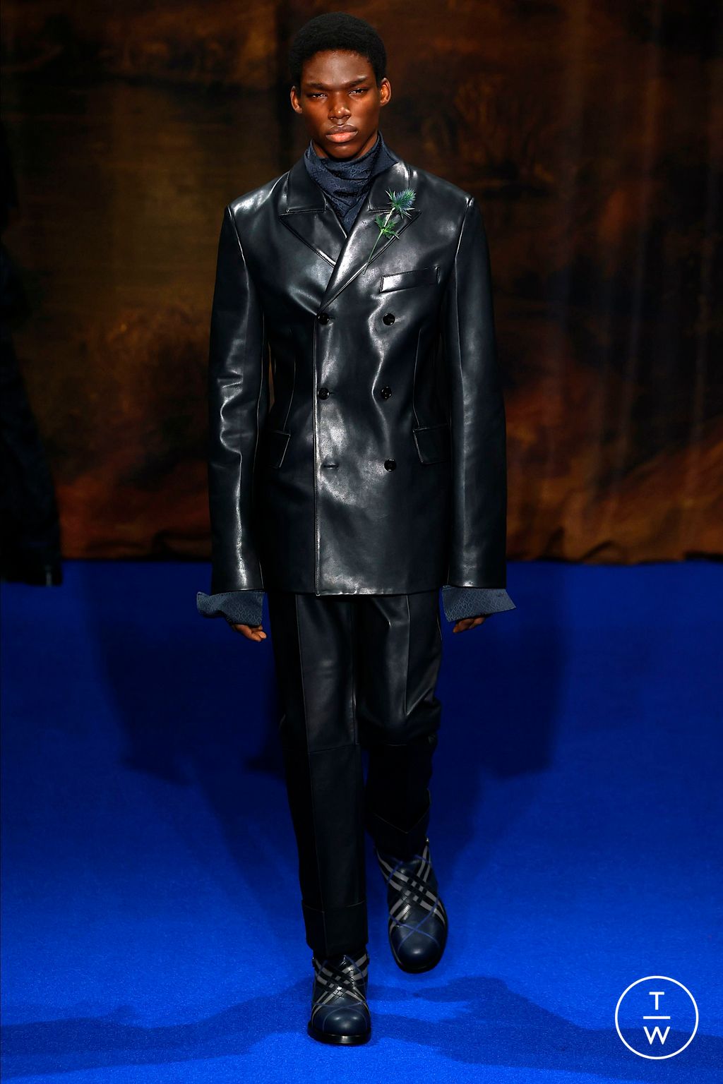 Fashion Week London Fall/Winter 2025 look 60 de la collection Burberry womenswear