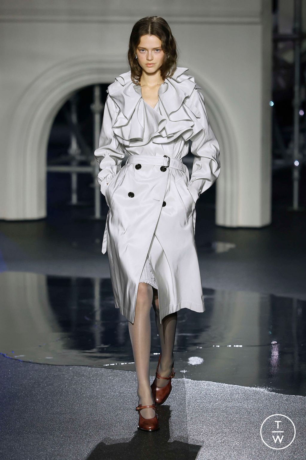 Fashion Week London Fall/Winter 2026 look 1 from the Burberry collection womenswear