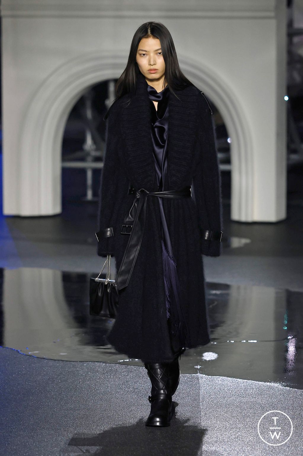 Fashion Week London Fall/Winter 2026 look 13 from the Burberry collection womenswear