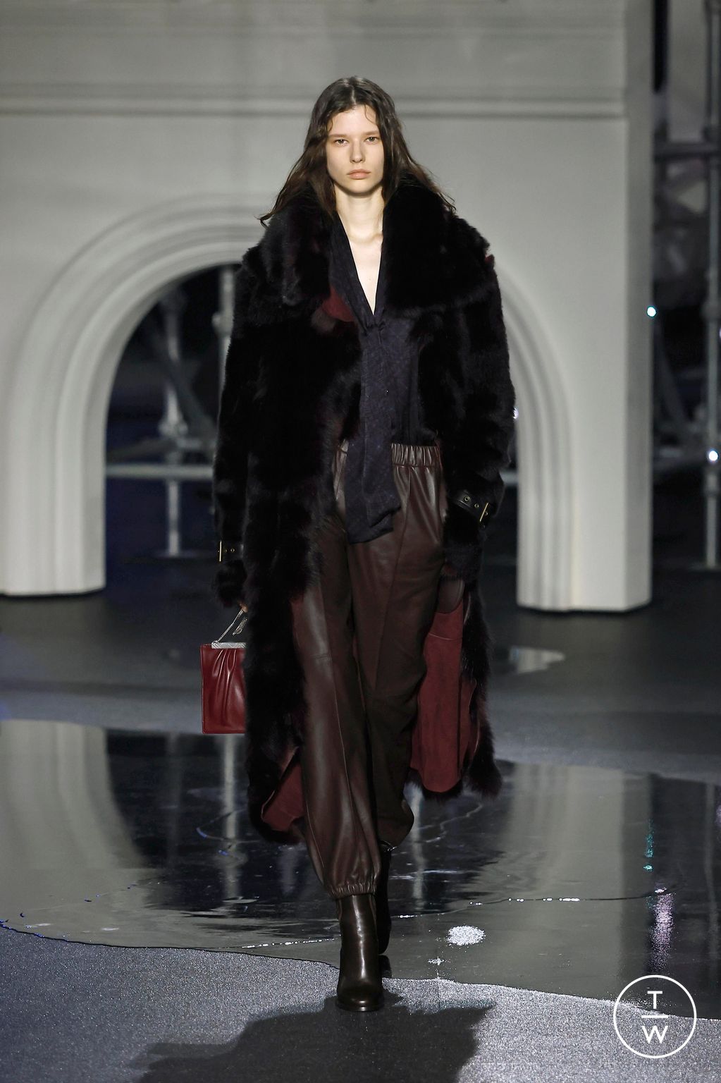 Fashion Week London Fall/Winter 2026 look 18 from the Burberry collection womenswear