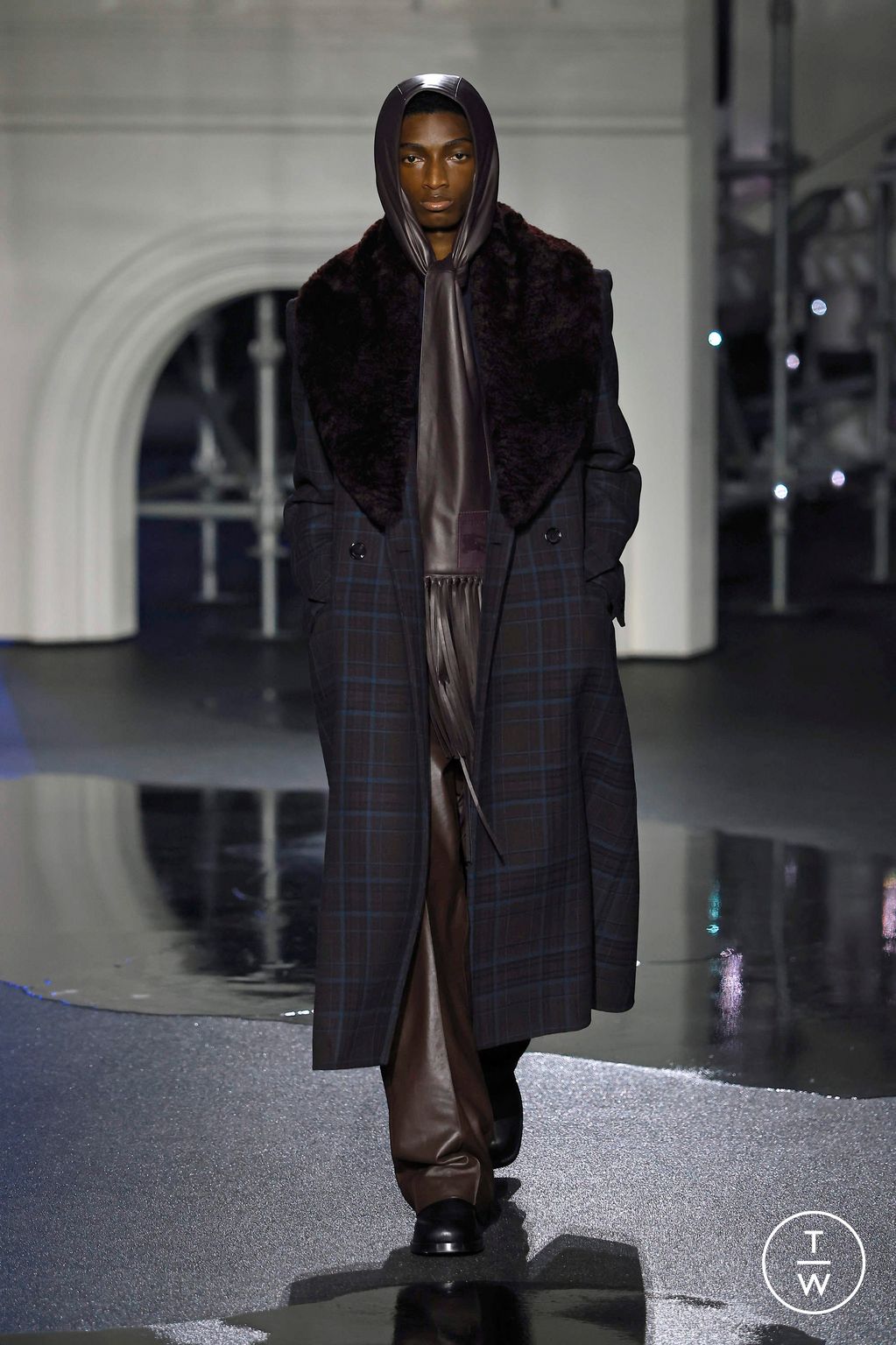 Fashion Week London Fall/Winter 2026 look 21 from the Burberry collection womenswear