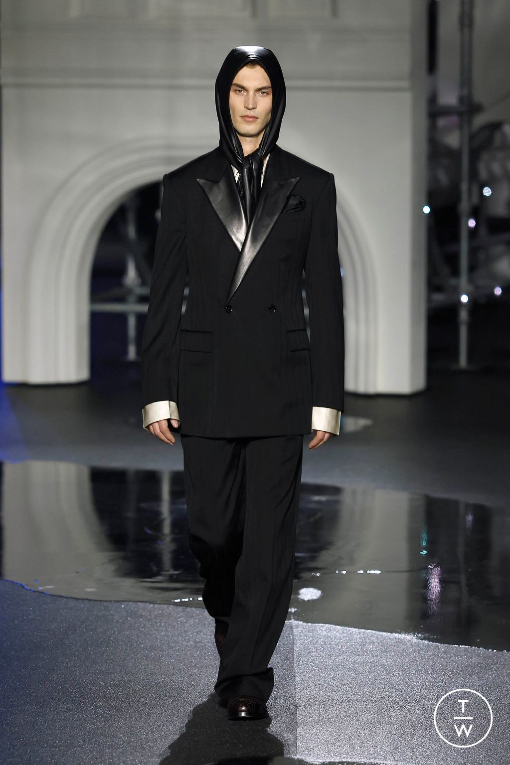 Fashion Week London Fall/Winter 2026 look 24 from the Burberry collection womenswear