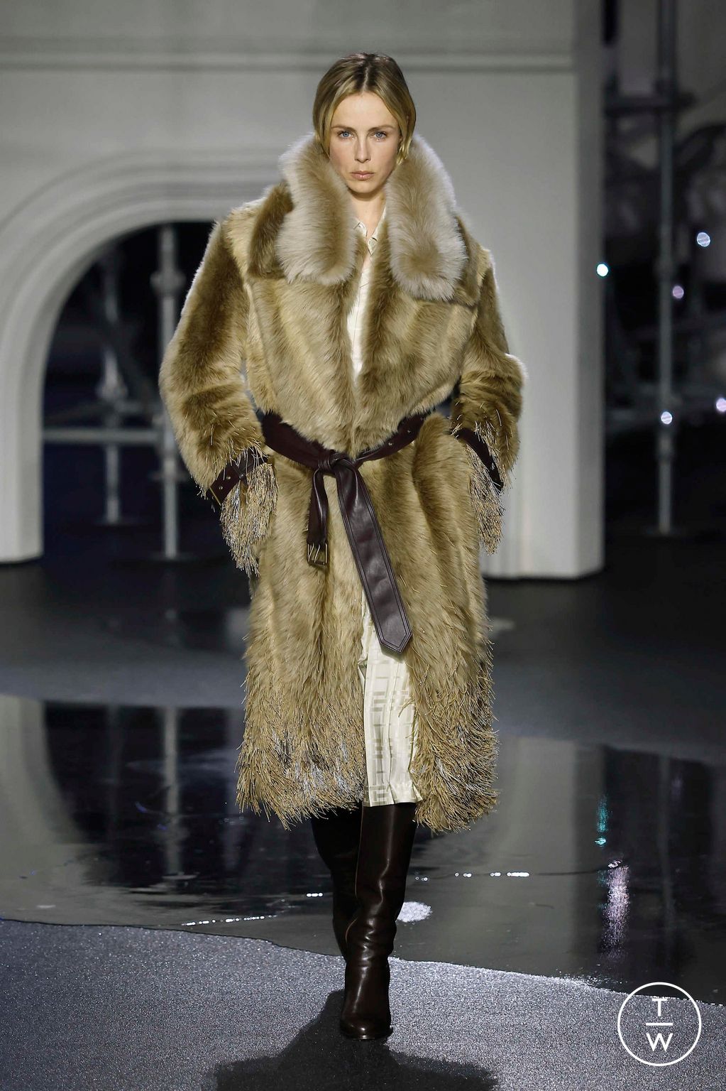 Fashion Week London Fall/Winter 2026 look 29 from the Burberry collection womenswear