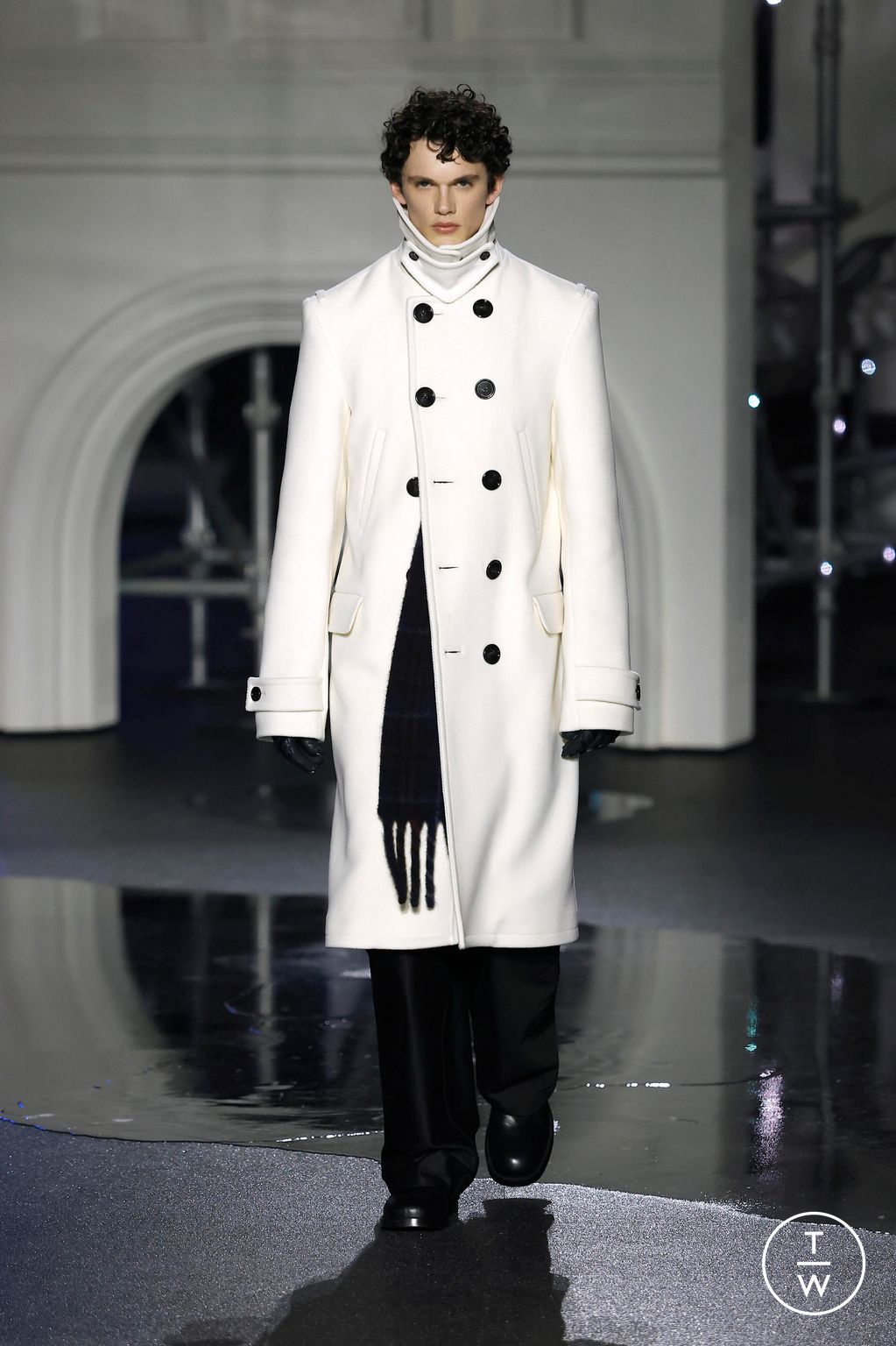 Fashion Week London Fall/Winter 2026 look 30 from the Burberry collection womenswear