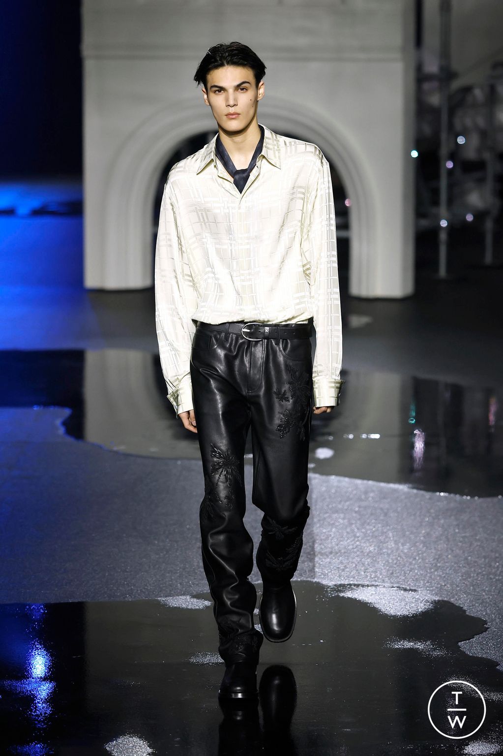 Fashion Week London Fall/Winter 2026 look 34 from the Burberry collection womenswear