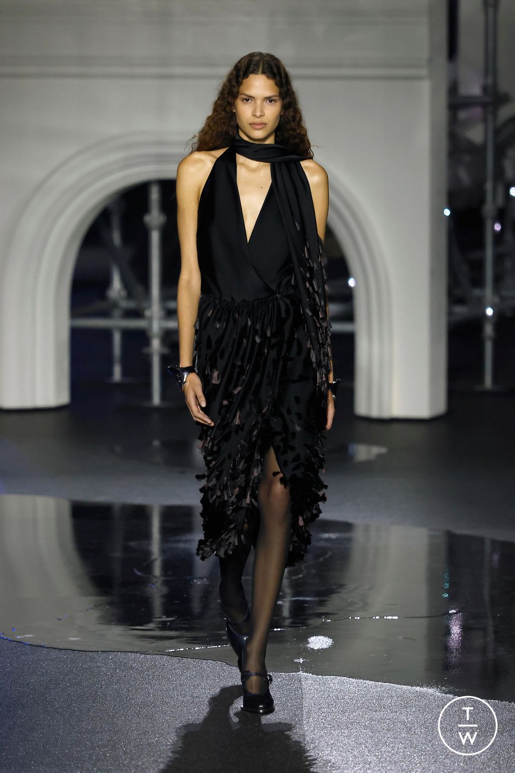 Fashion Week London Fall/Winter 2026 look 36 from the Burberry collection womenswear