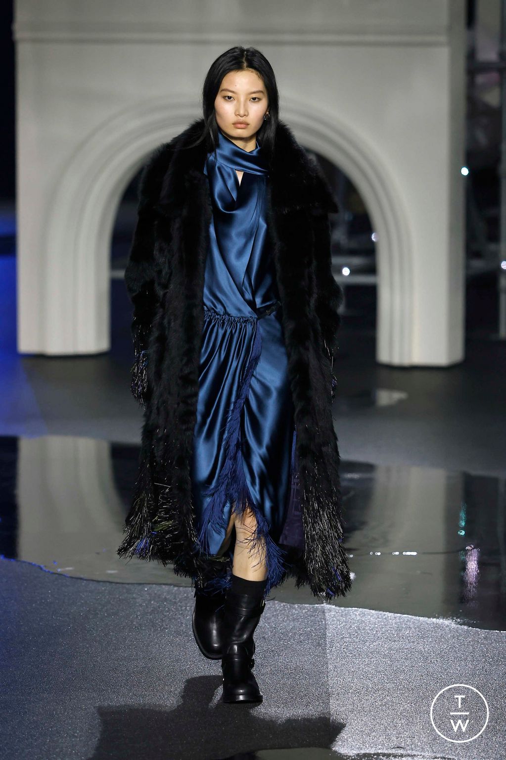 Fashion Week London Fall/Winter 2026 look 37 from the Burberry collection womenswear