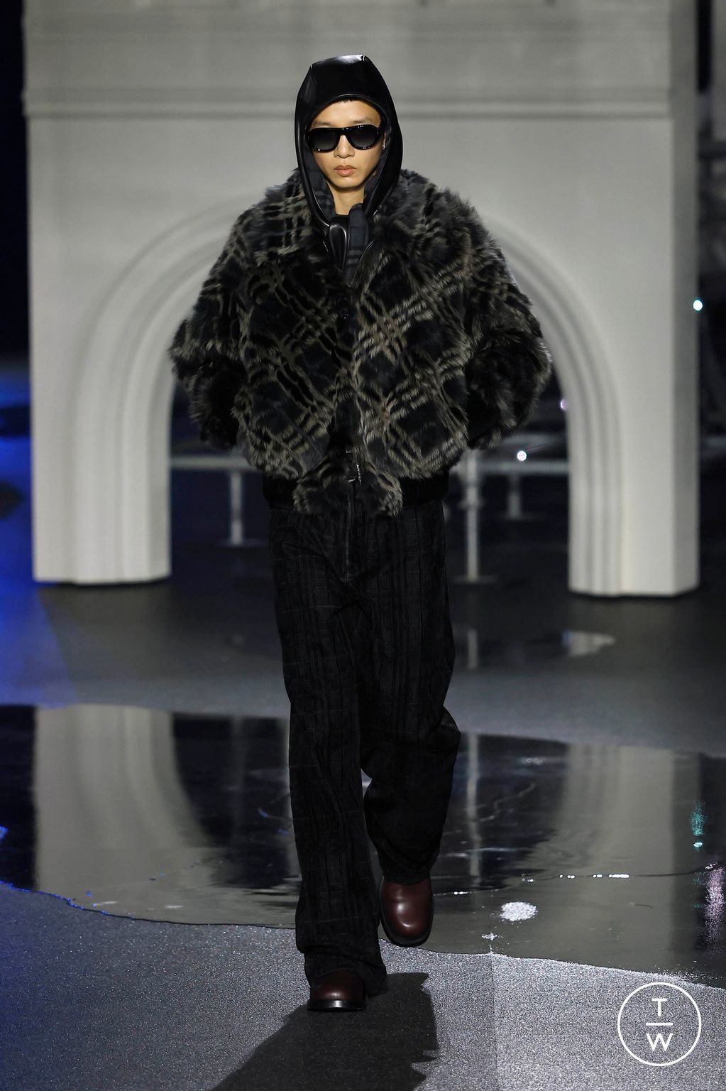 Fashion Week London Fall/Winter 2026 look 40 de la collection Burberry womenswear