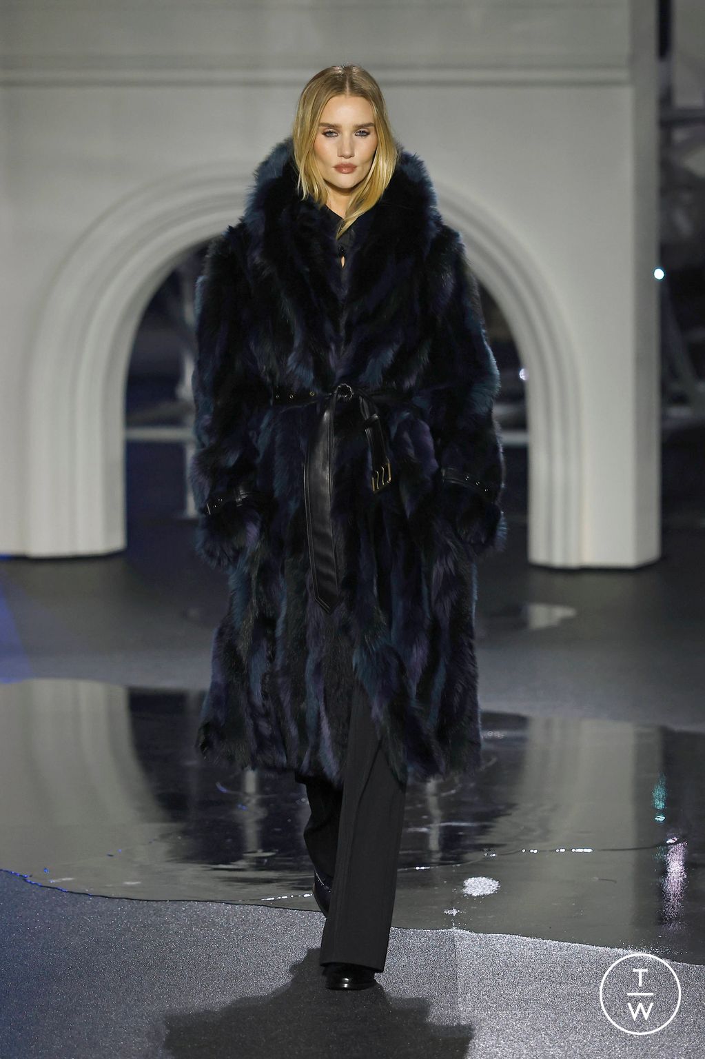 Fashion Week London Fall/Winter 2026 look 48 from the Burberry collection womenswear