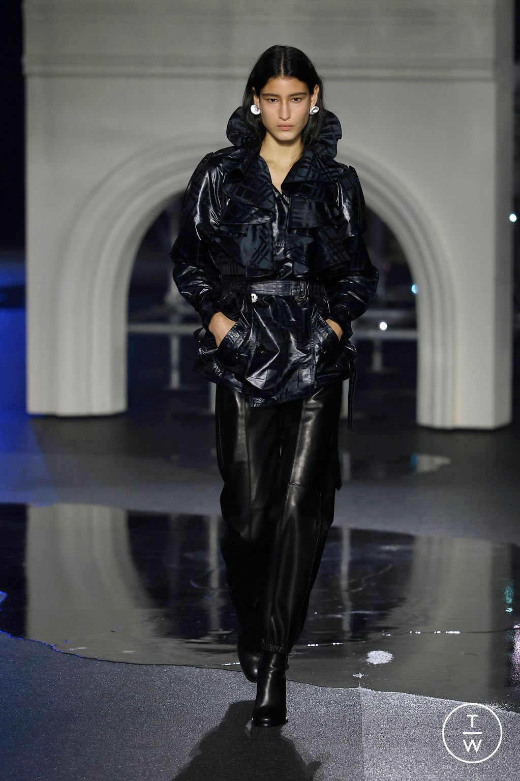 Fashion Week London Fall/Winter 2026 look 52 from the Burberry collection womenswear