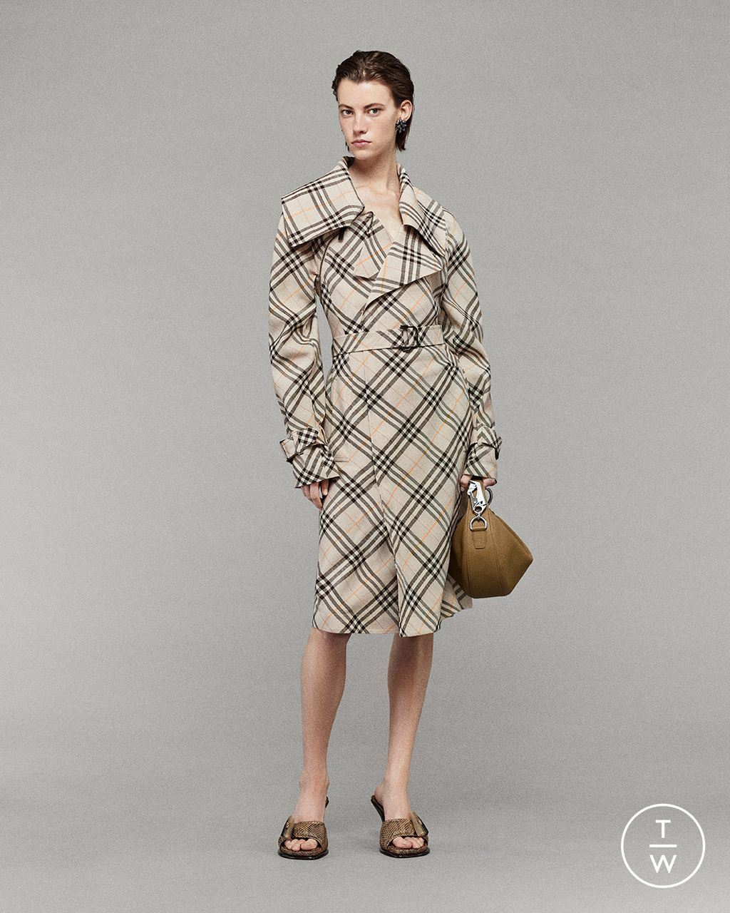 Fashion Week London Resort 2025 look 18 from the Burberry collection womenswear