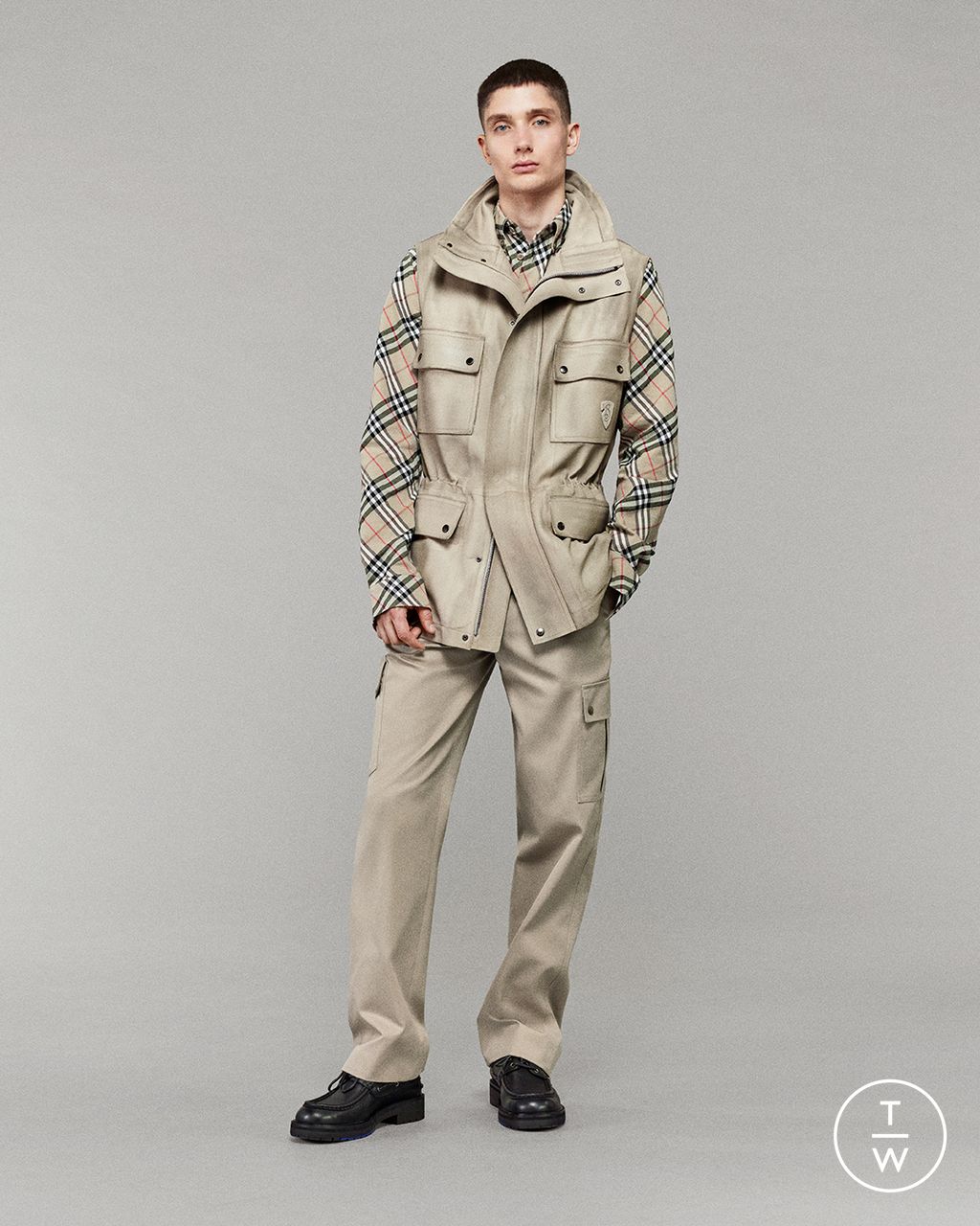 Fashion Week London Resort 2025 look 22 from the Burberry collection 女装