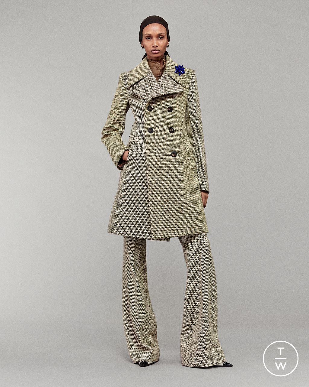 Fashion Week London Resort 2025 look 33 from the Burberry collection womenswear