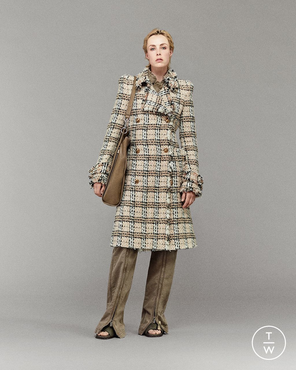 Fashion Week London Resort 2025 look 39 from the Burberry collection 女装