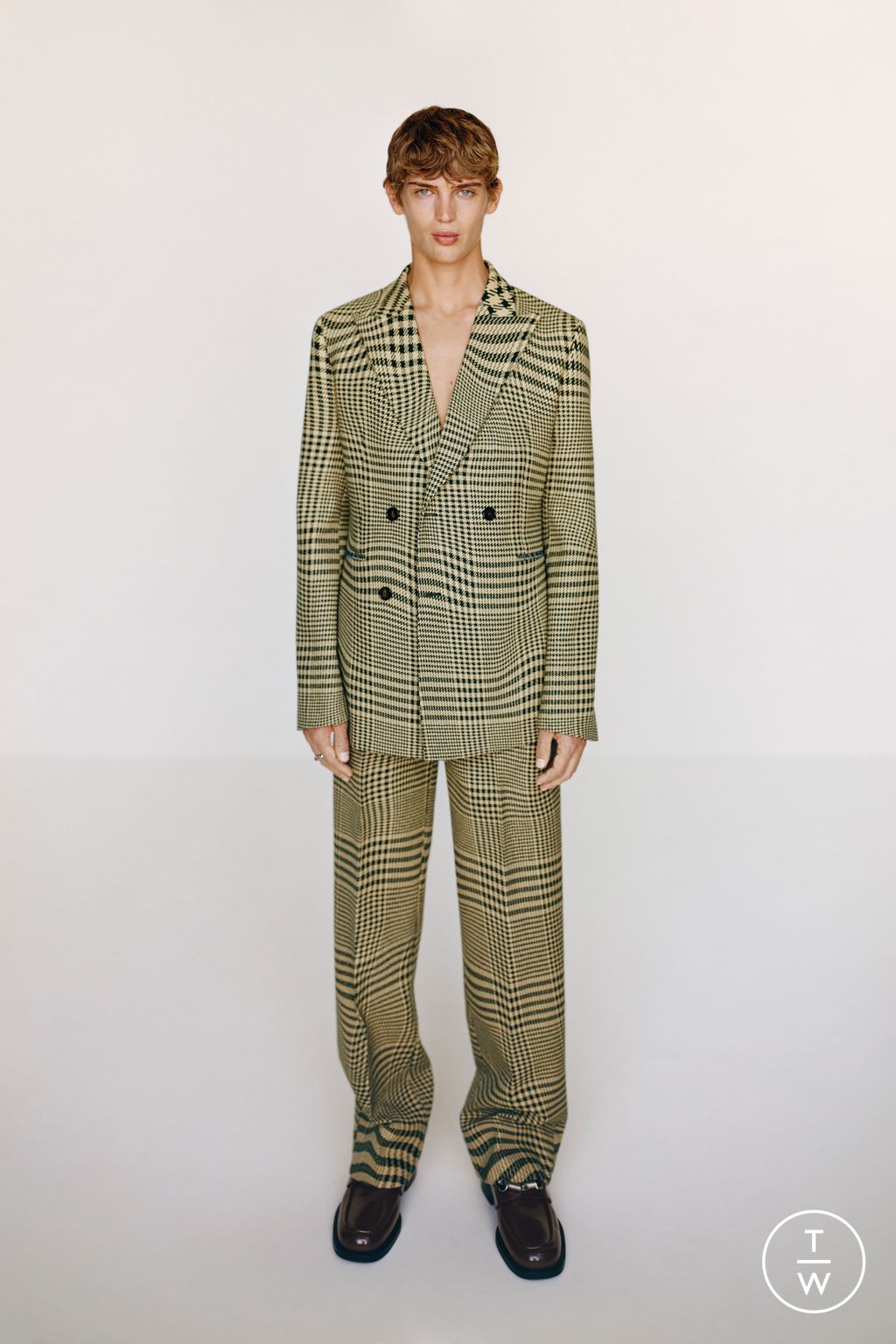 Fashion Week London Resort 2024 look 8 from the Burberry collection womenswear