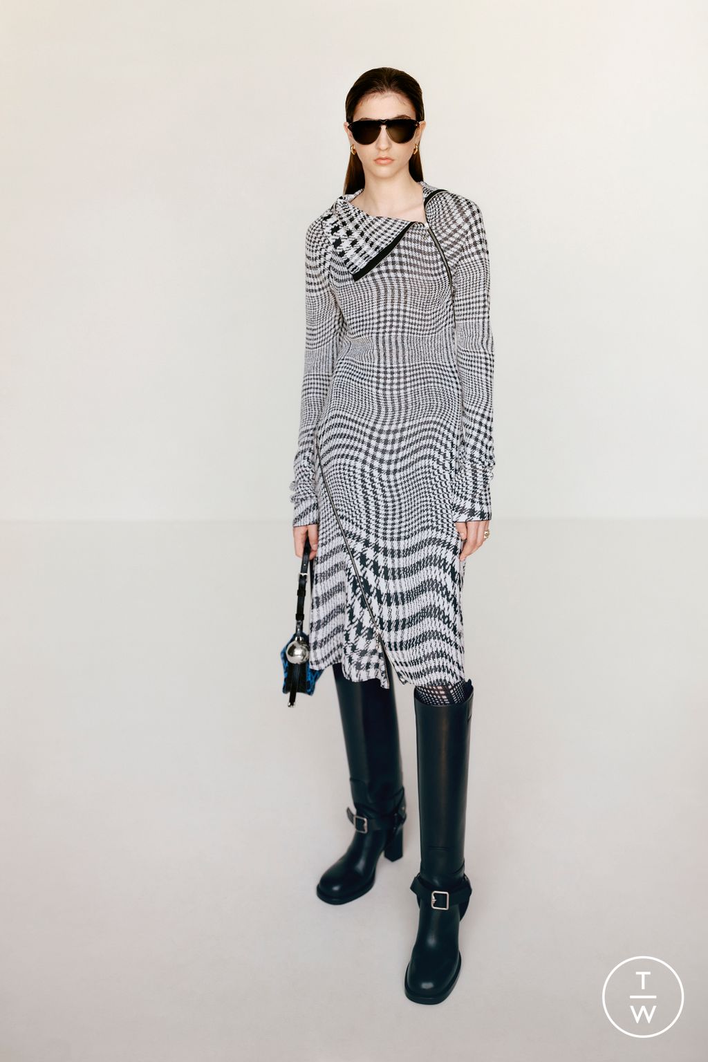 Fashion Week London Resort 2024 look 13 from the Burberry collection womenswear