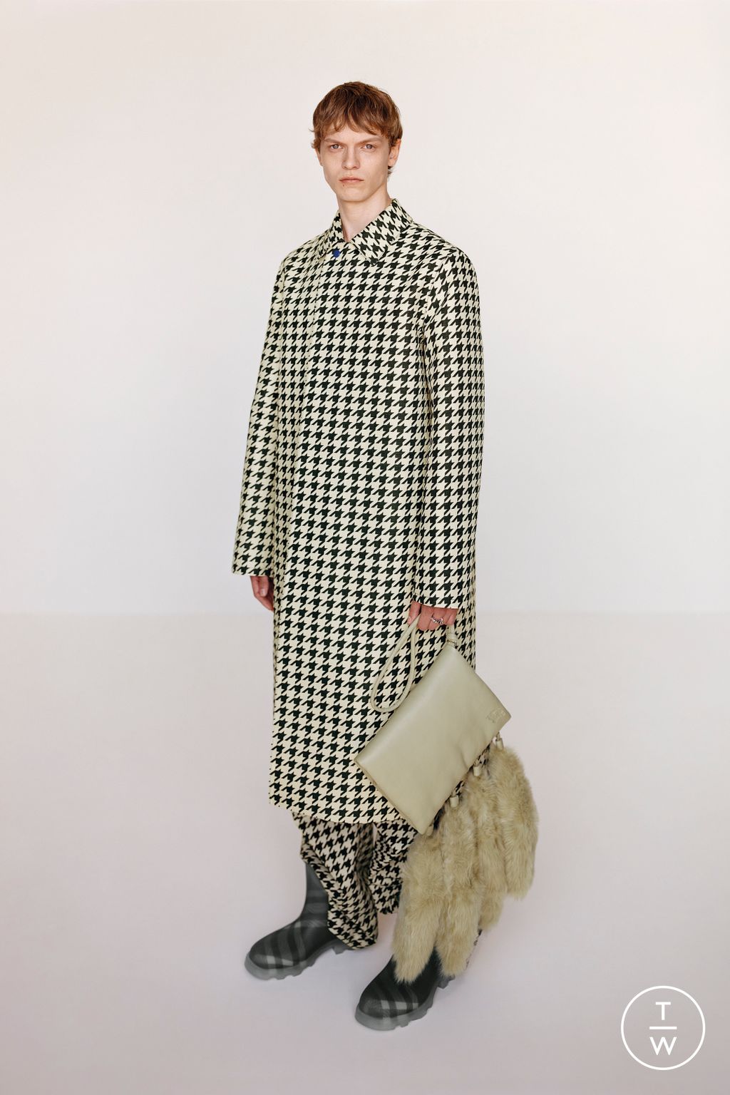 Fashion Week London Resort 2024 look 14 from the Burberry collection 女装