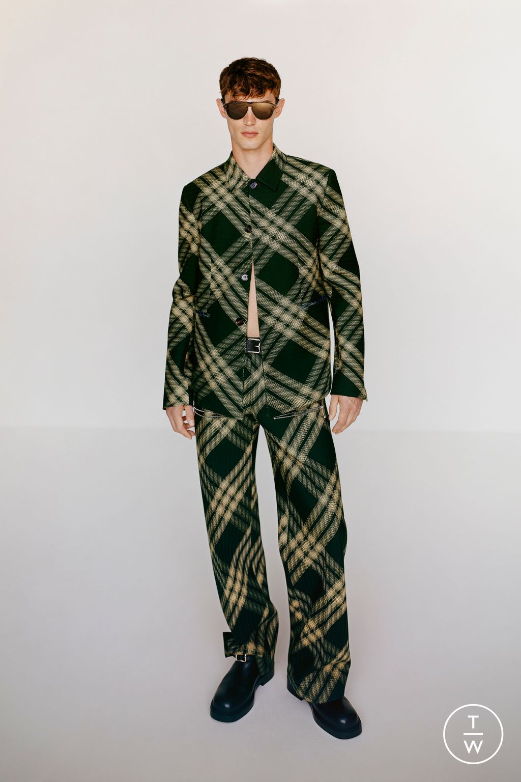 Fashion Week London Resort 2024 look 18 from the Burberry collection 女装