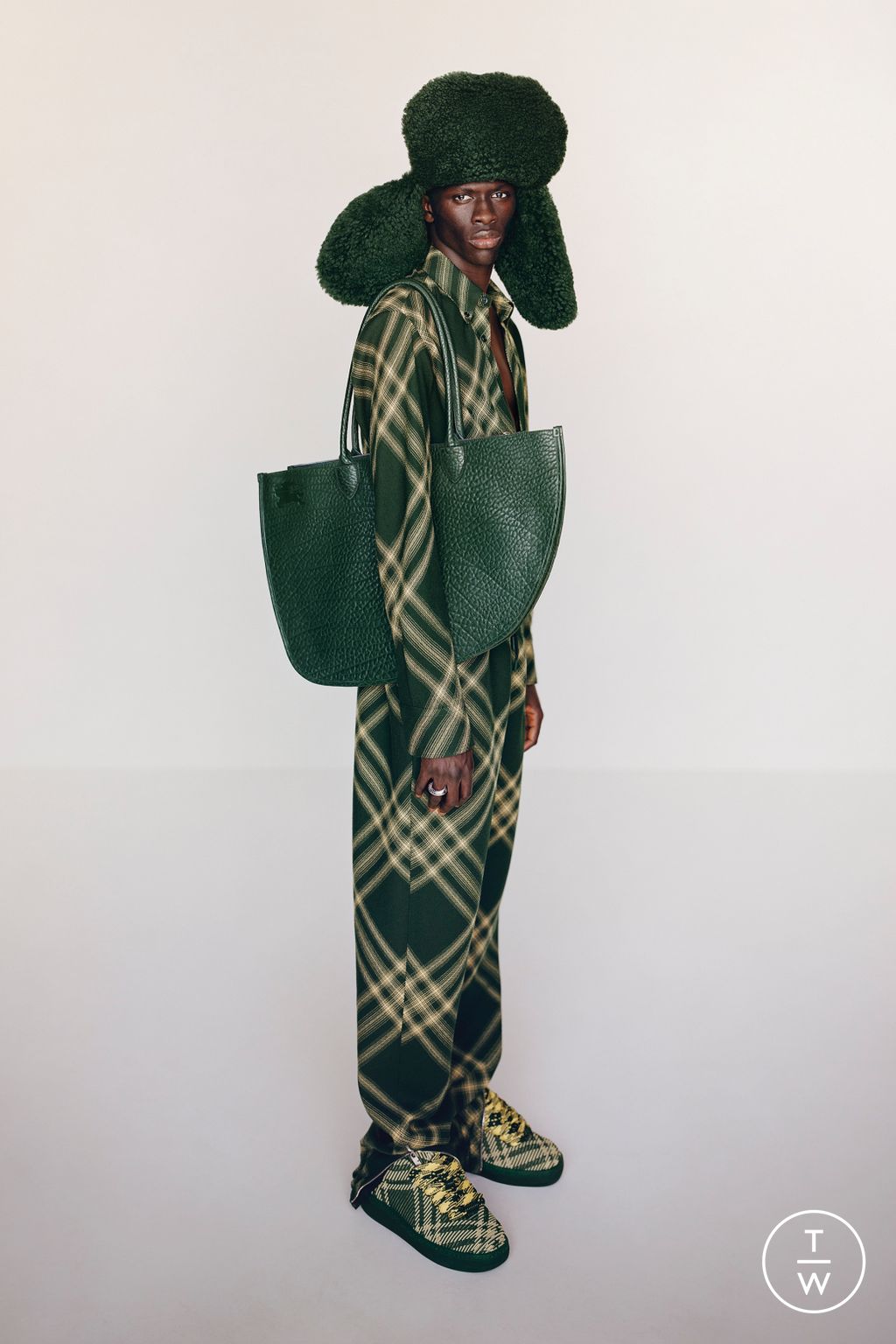 Fashion Week London Resort 2024 look 20 from the Burberry collection 女装