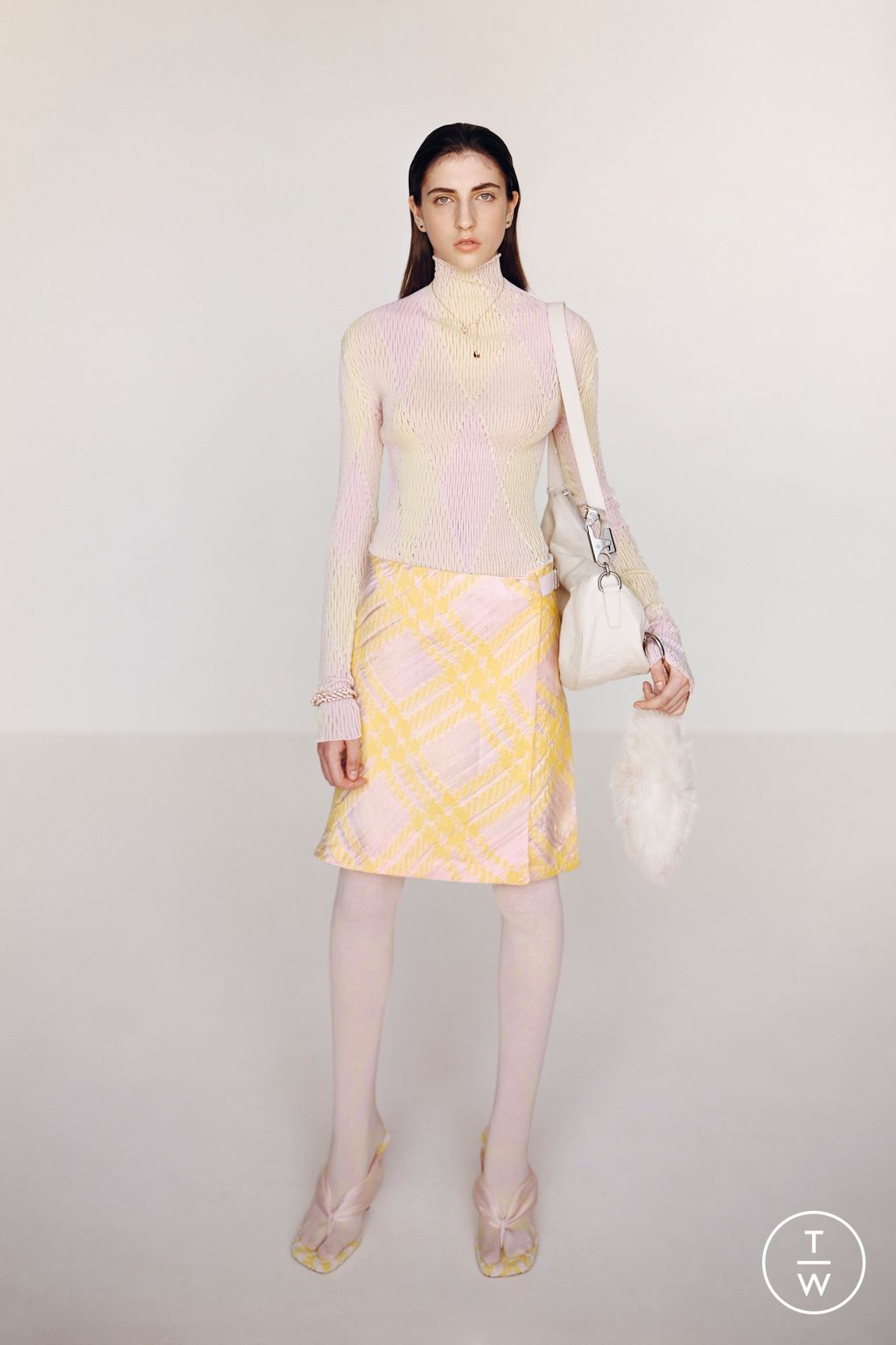 Fashion Week London Resort 2024 look 24 from the Burberry collection womenswear