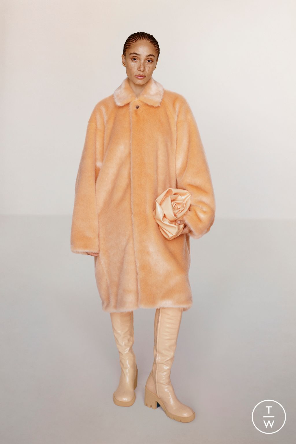 Fashion Week London Resort 2024 look 25 from the Burberry collection womenswear