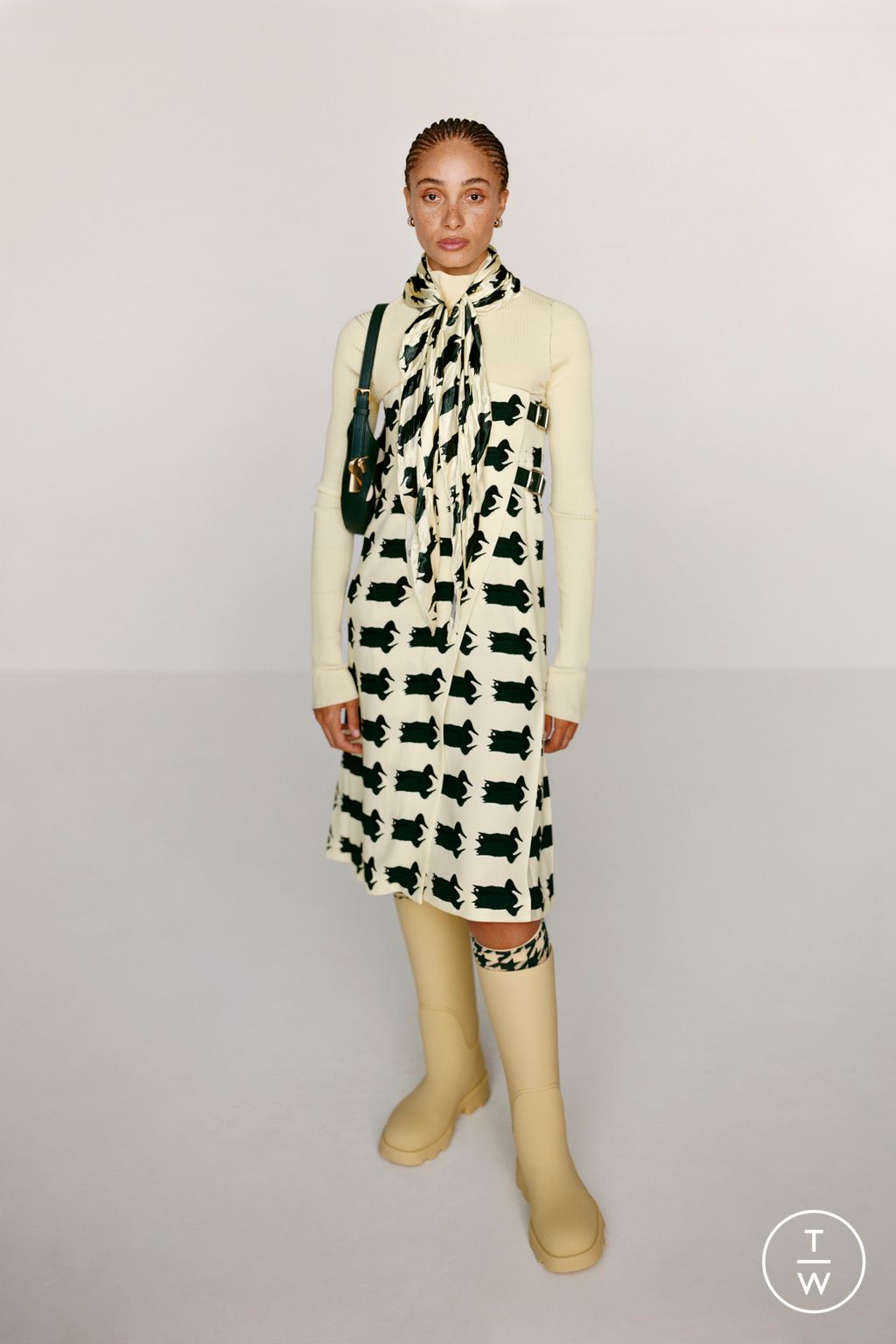 Fashion Week London Resort 2024 look 28 from the Burberry collection womenswear