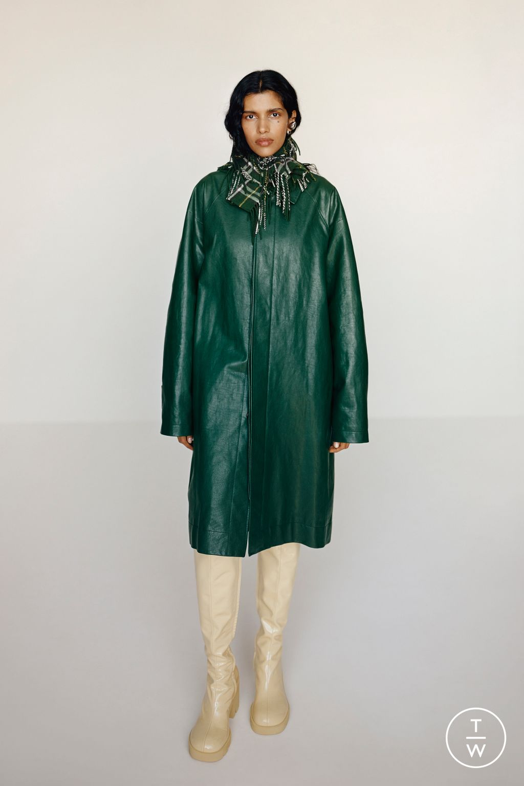Fashion Week London Resort 2024 look 38 from the Burberry collection womenswear