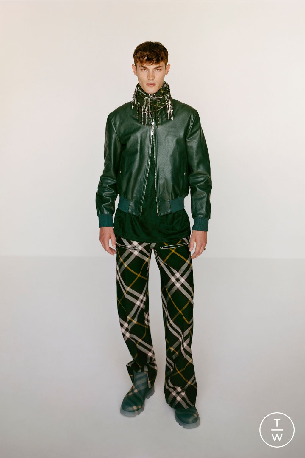 Fashion Week London Resort 2024 look 39 from the Burberry collection womenswear