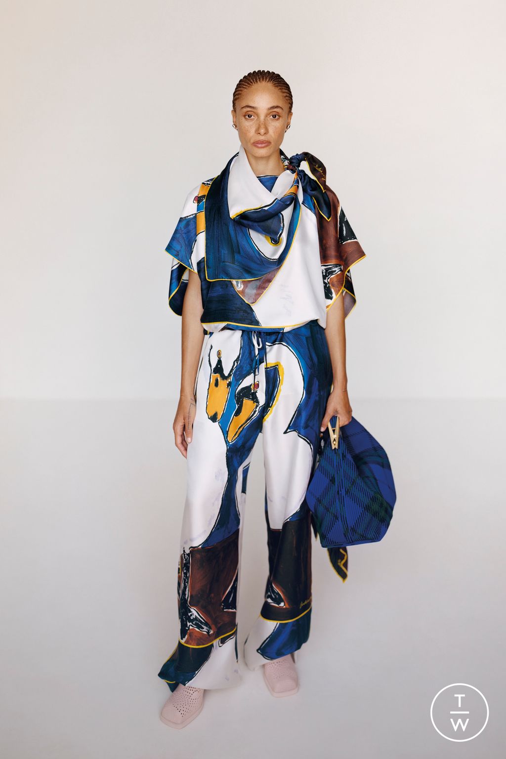 Fashion Week London Resort 2024 look 45 from the Burberry collection womenswear