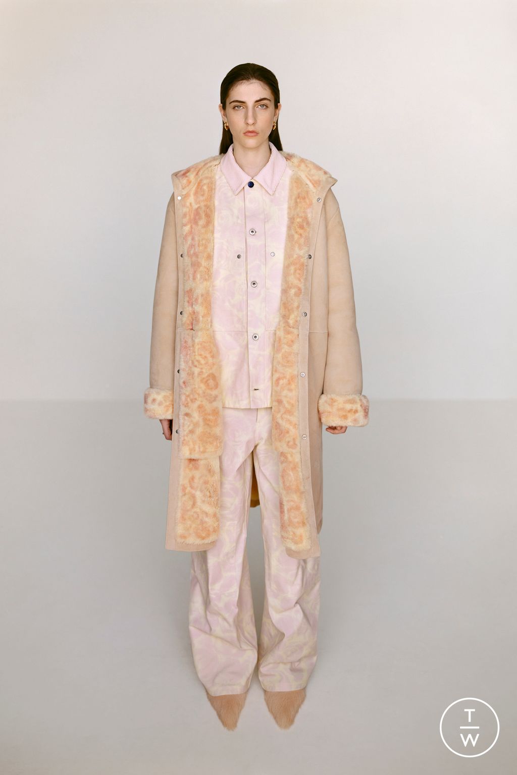 Fashion Week London Resort 2024 look 49 from the Burberry collection womenswear