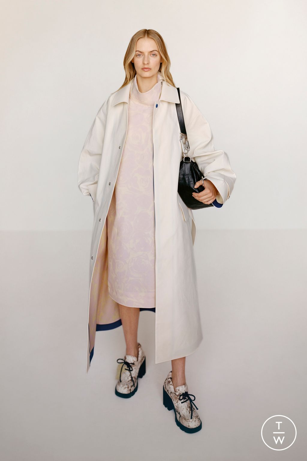 Fashion Week London Resort 2024 look 50 from the Burberry collection womenswear