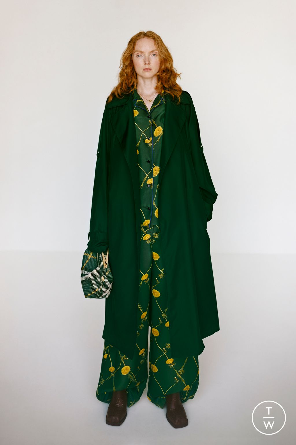 Fashion Week London Resort 2024 look 52 from the Burberry collection womenswear