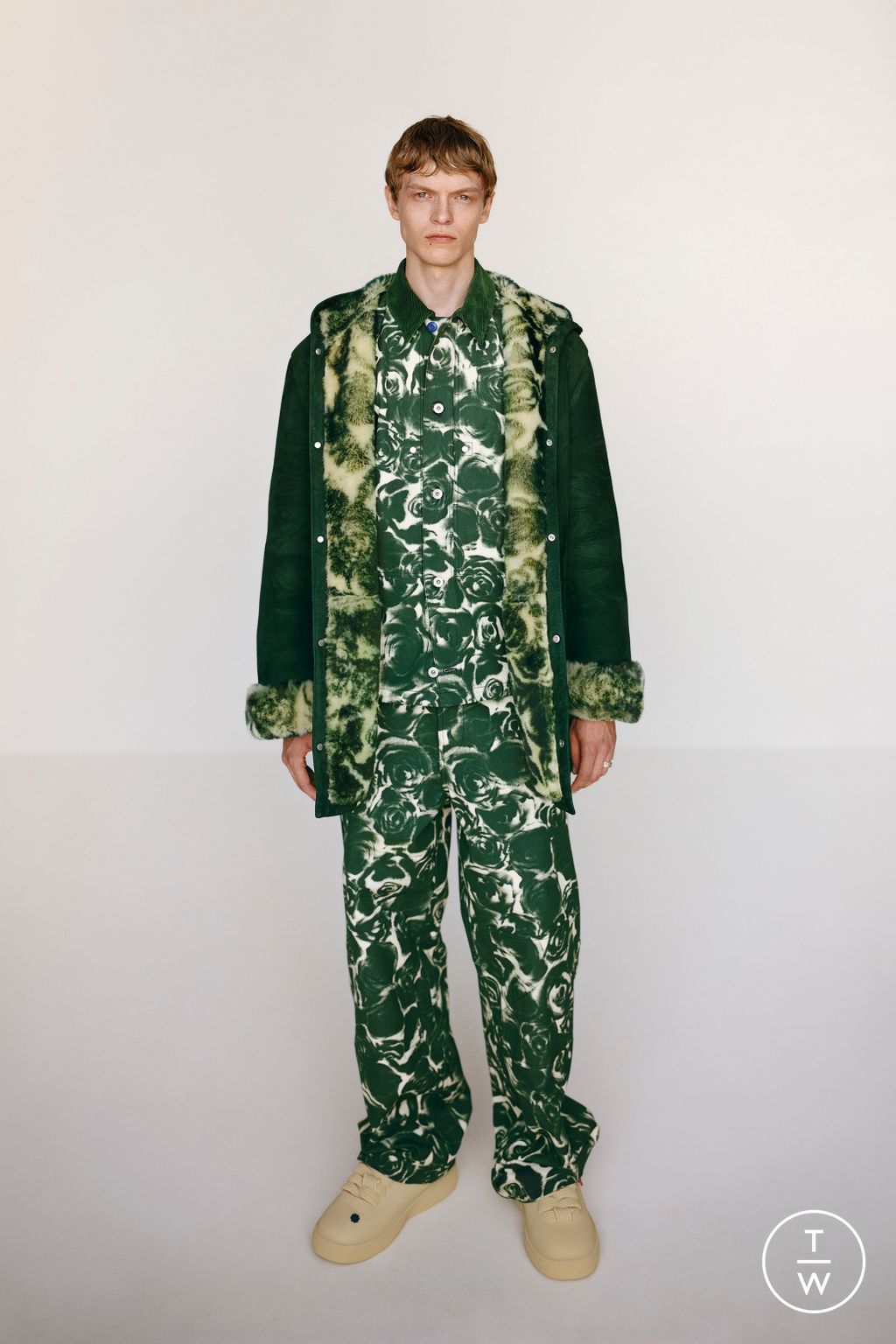 Fashion Week London Resort 2024 look 55 from the Burberry collection 女装