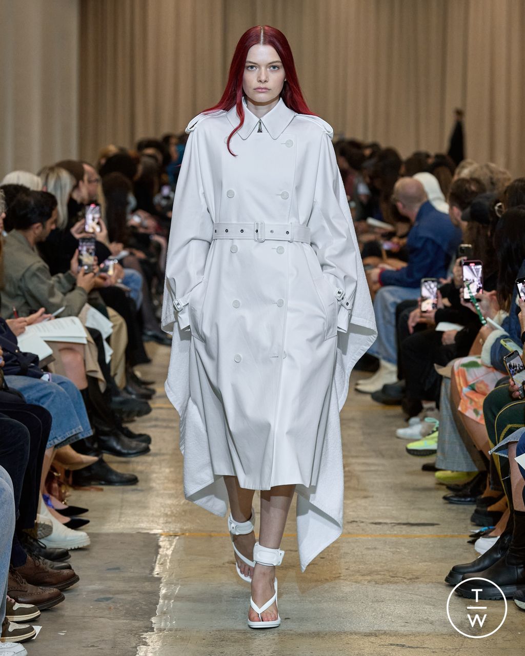 Fashion Week London Spring/Summer 2023 look 20 from the Burberry collection womenswear