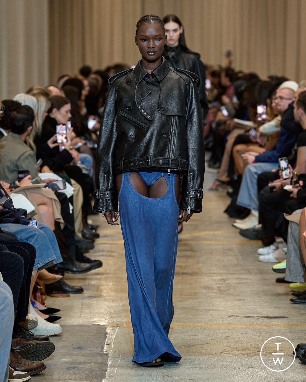 Fashion Week London Spring/Summer 2023 look 36 from the Burberry collection womenswear