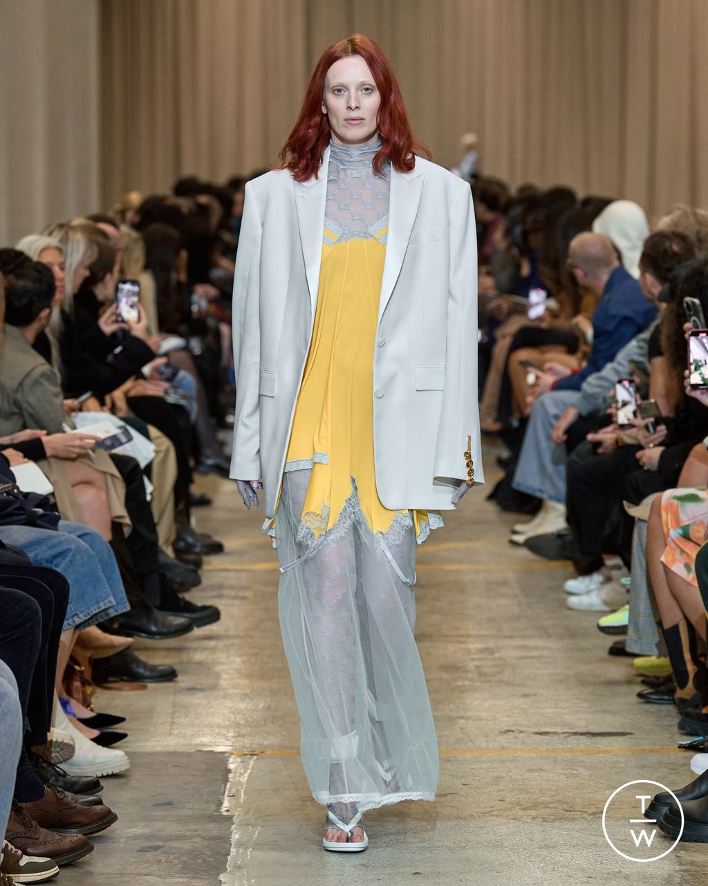 Fashion Week London Spring/Summer 2023 look 57 from the Burberry collection womenswear