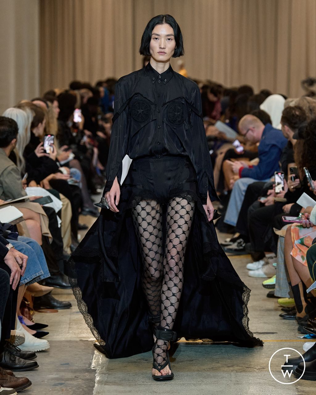 Fashion Week London Spring/Summer 2023 look 66 from the Burberry collection womenswear