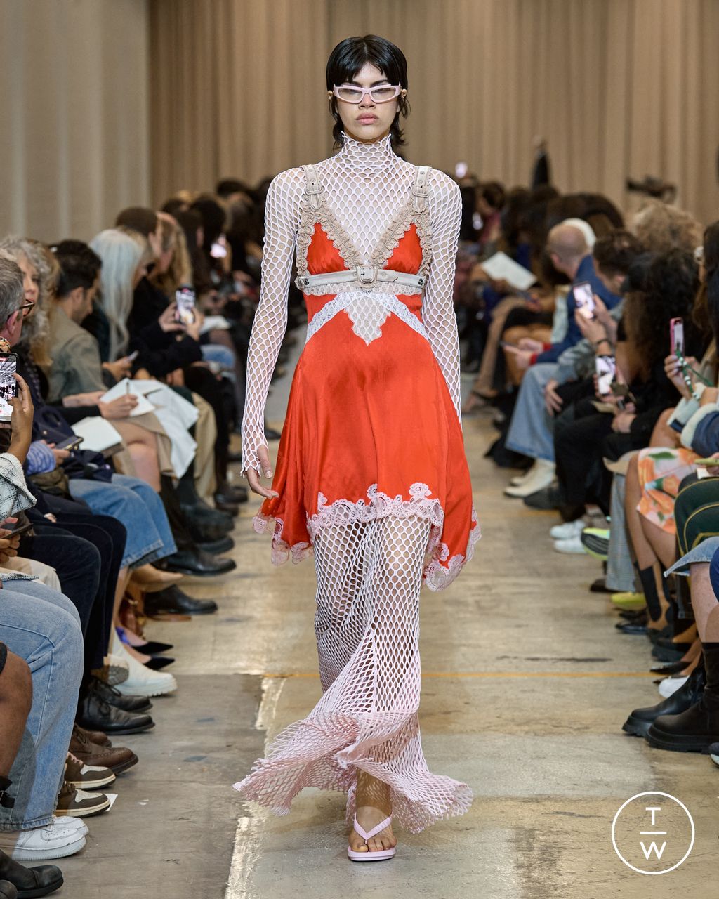 Fashion Week London Spring/Summer 2023 look 75 from the Burberry collection womenswear