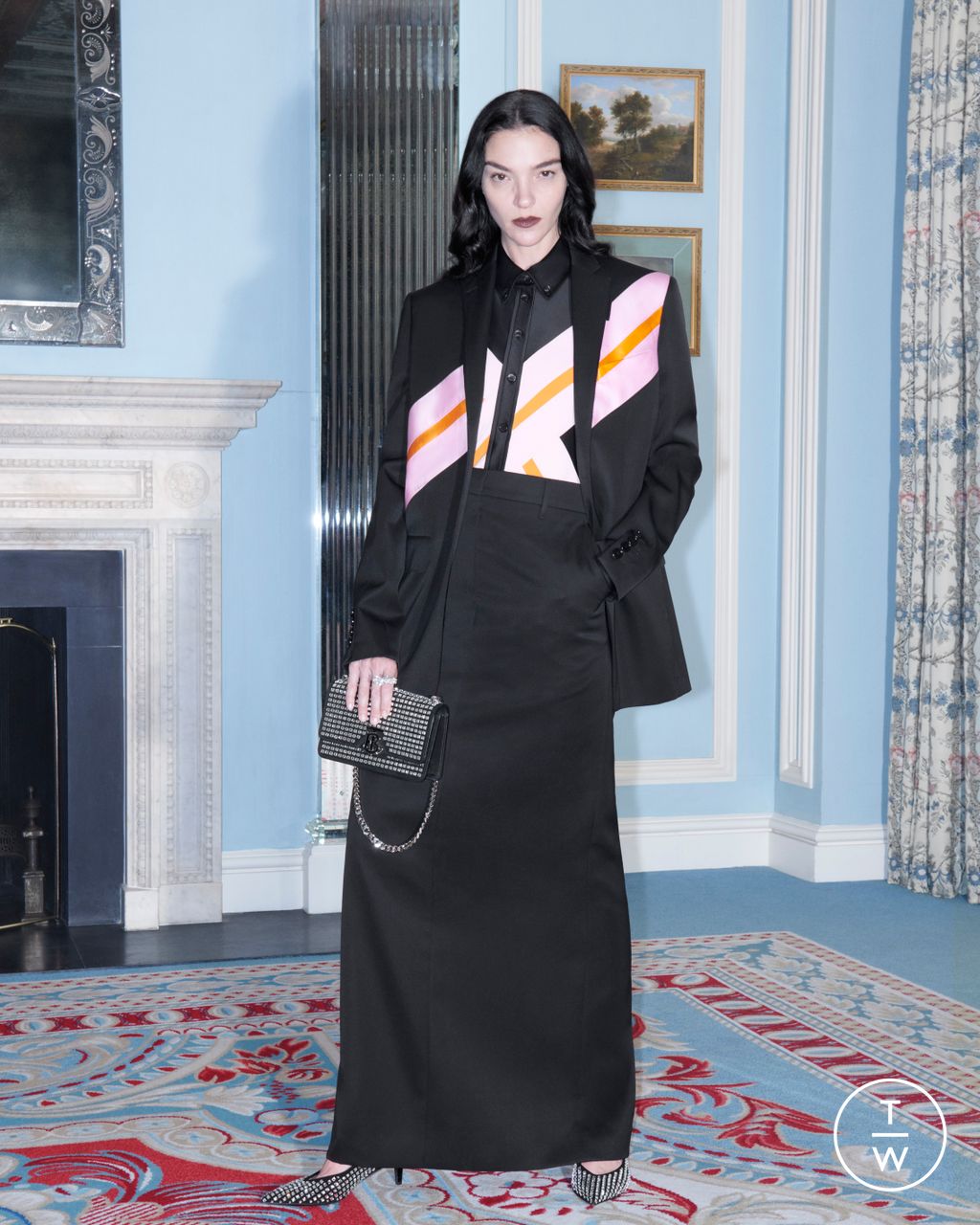 Fashion Week London Resort 2023 look 19 from the Burberry collection womenswear