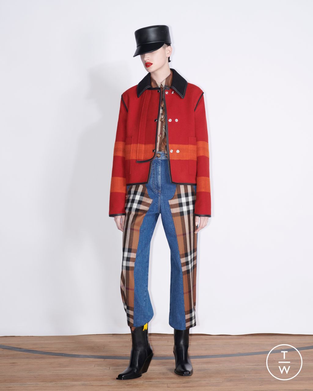 Fashion Week London Resort 2023 look 1 from the Burberry collection 女装